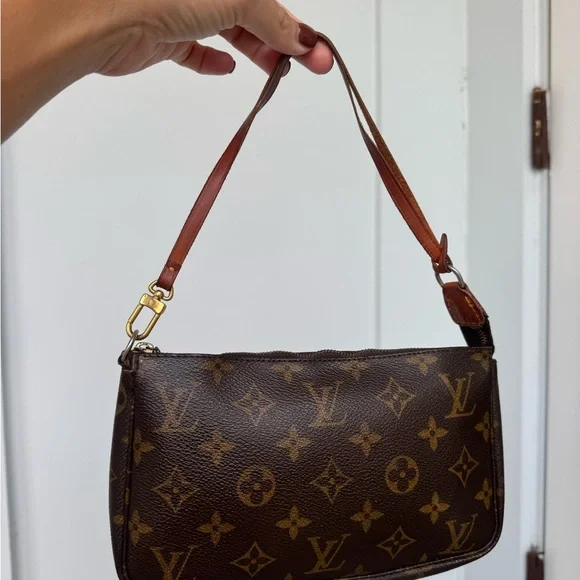 SOLD Vintage Louis Vuitton Monogram Pochette Accessoires with COA - Picture 5 of 15